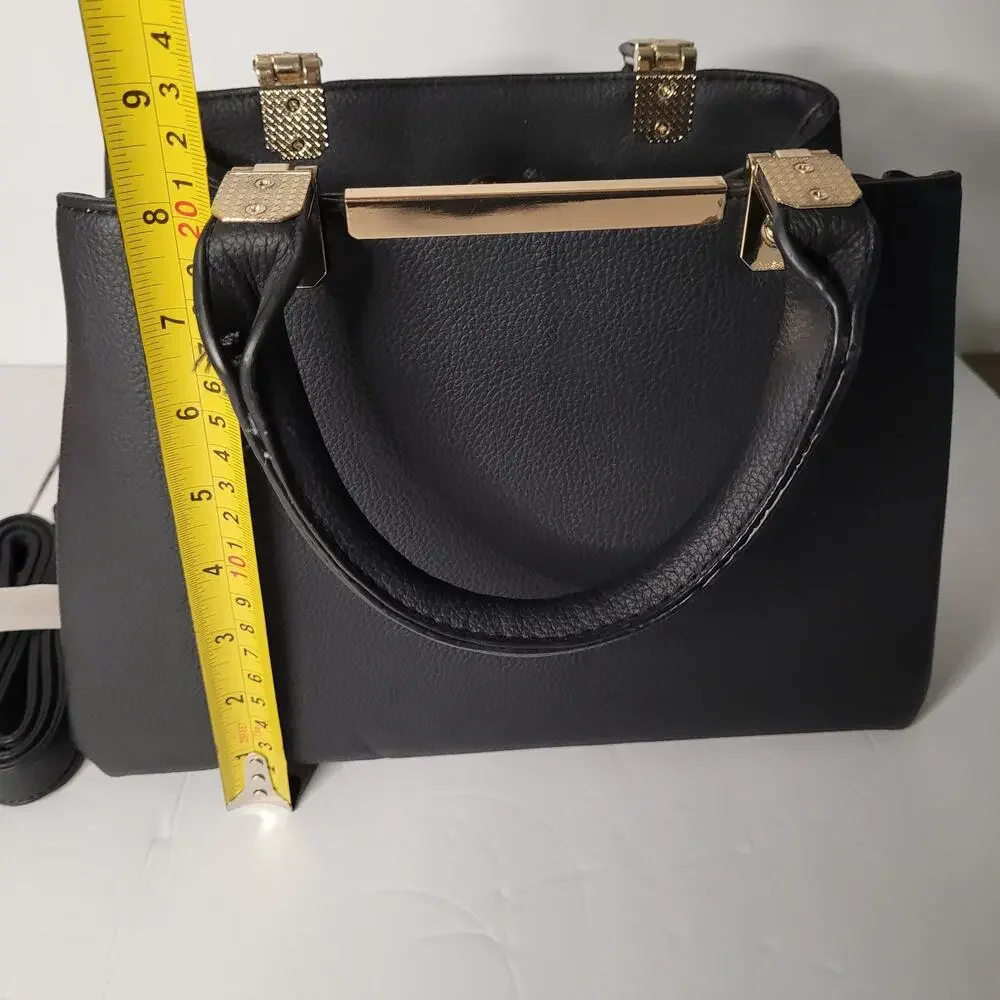 Chic Black Handbag with Multi-Compartments - Stylish & Versatile